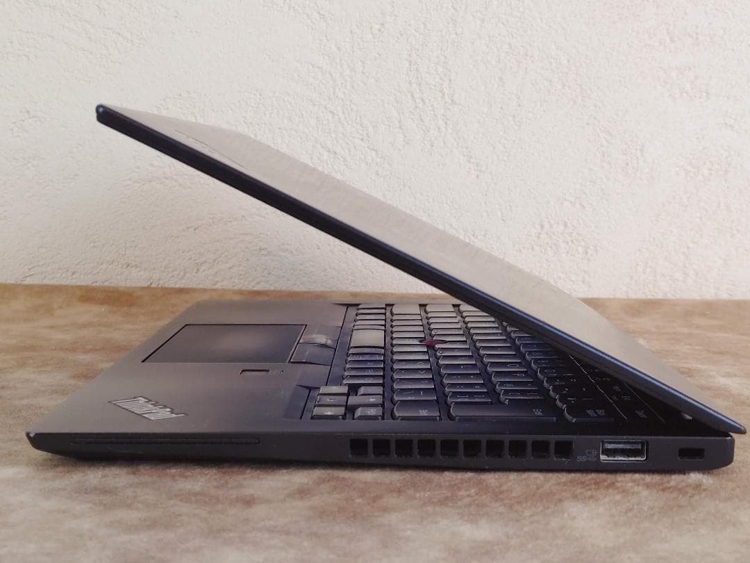 【ジャンク】ThinkPad X280 Core i7、天板ひび割れ