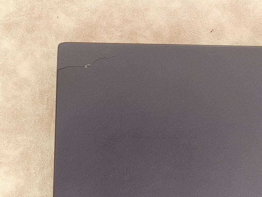 【ジャンク】ThinkPad X280 Core i7、天板ひび割れ