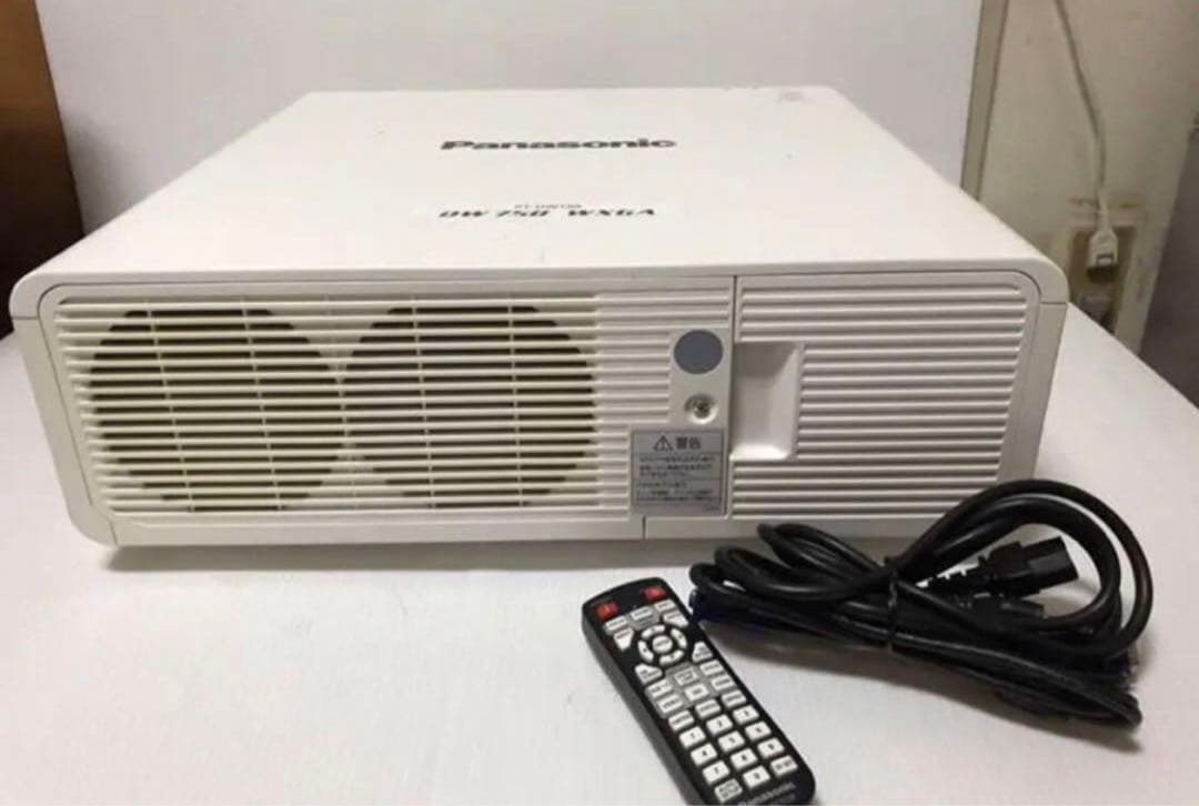 Panasonic PT-DW750JW 高輝度　7000ルーメン 日本製