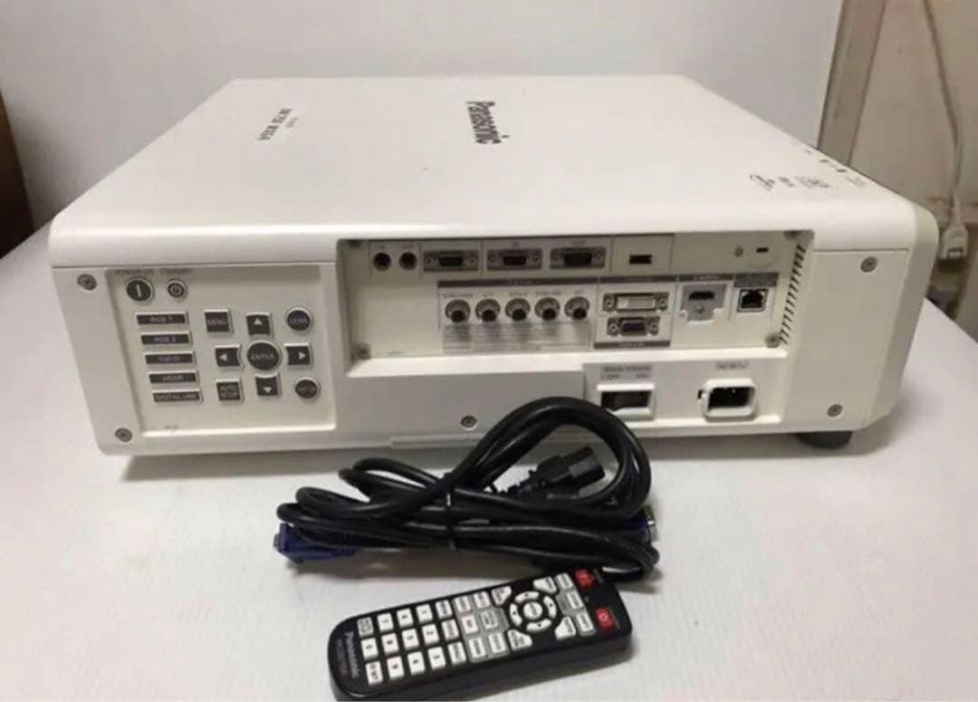 Panasonic PT-DW750JW 高輝度　7000ルーメン 日本製