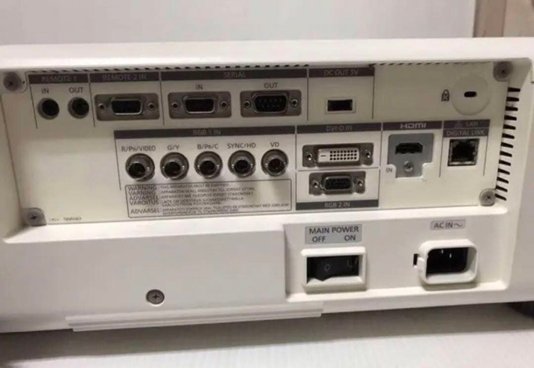 Panasonic PT-DW750JW 高輝度　7000ルーメン 日本製