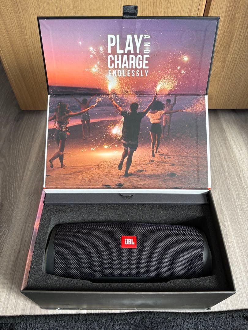 J　JBL CHARGE4