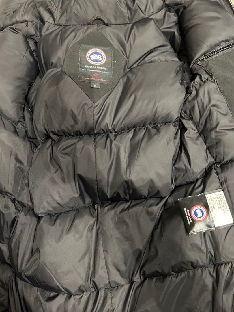   カナダグース　ダウンジャケット
