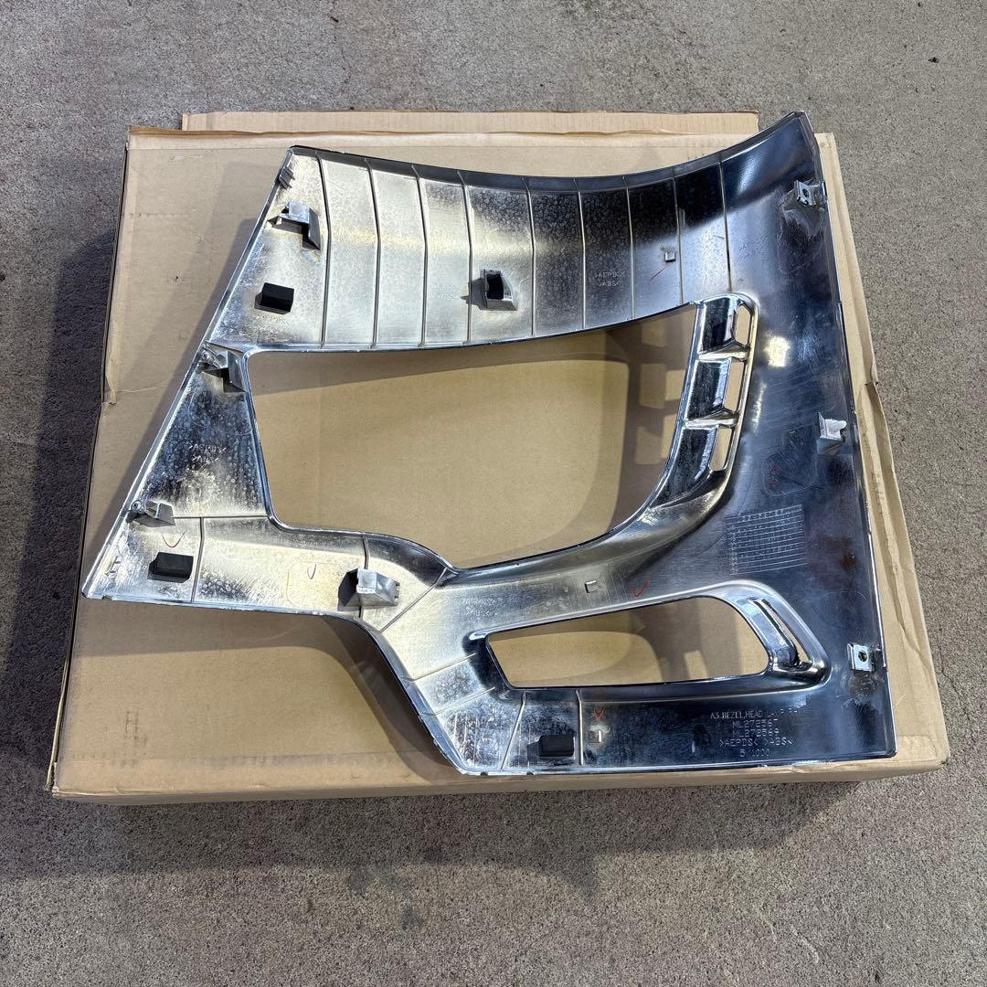 三菱ふそう純正　17 スーパーグレート　ハイキャブ　右バンパー　メッキ