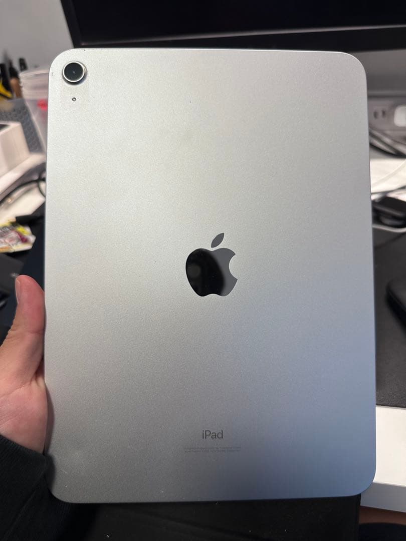 【3連休限定】iPad 第10世代 64GB シルバー 美品／ケース付 即購入可