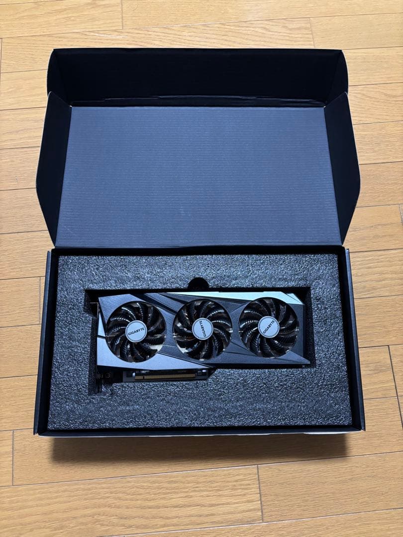 中古品　GIGABYTE Radeon RX 7600 8GB