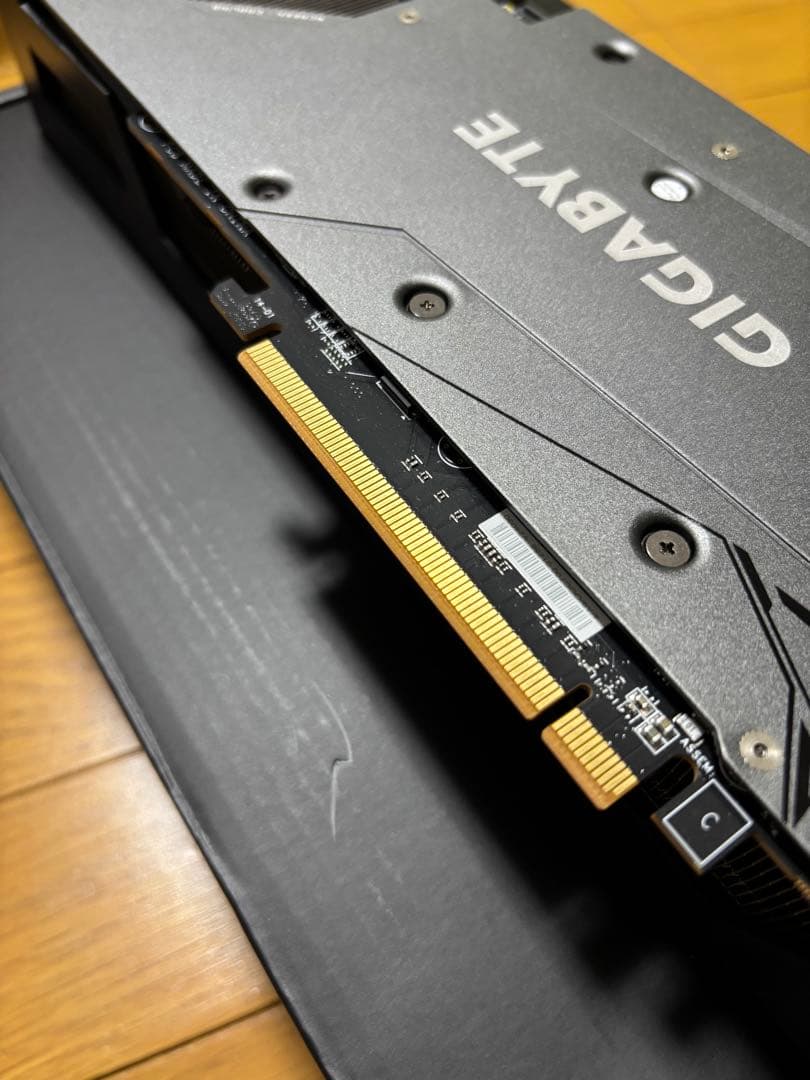 中古品　GIGABYTE Radeon RX 7600 8GB