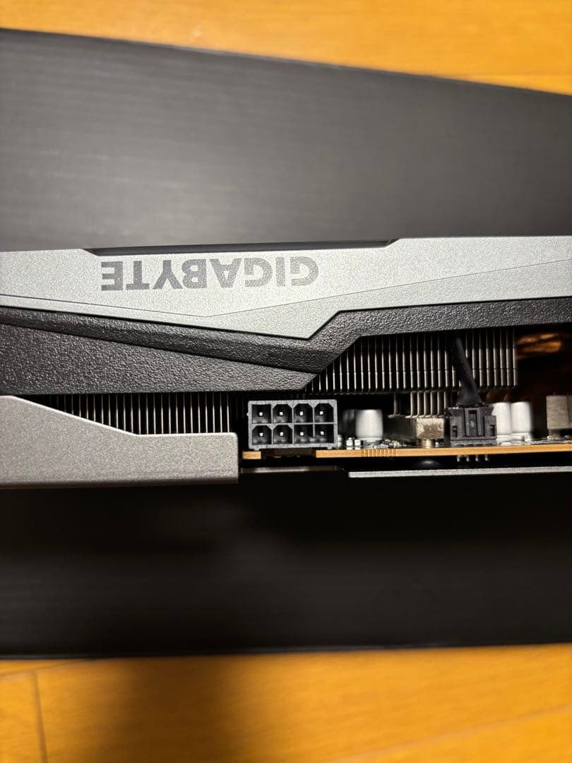 中古品　GIGABYTE Radeon RX 7600 8GB