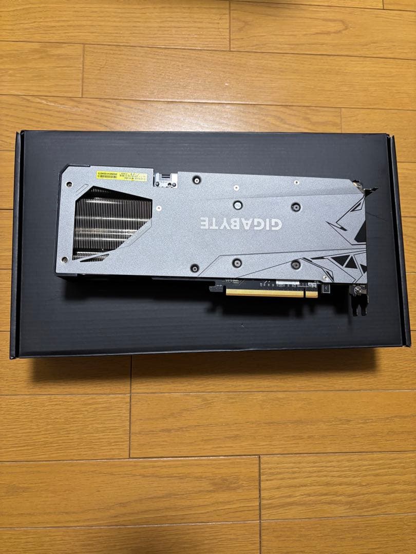 中古品　GIGABYTE Radeon RX 7600 8GB