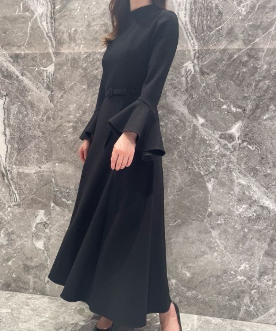 アルアバイル　ルルウィルビー 梨地ダブルフレアーワンピース