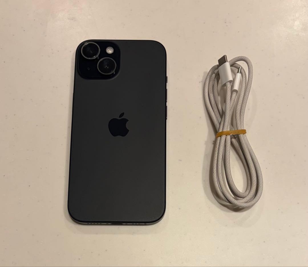 Apple iPhone 15 128GB ブラック 本体 SIMフリー　中古