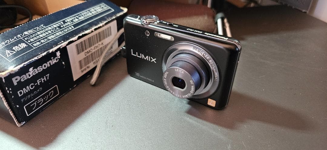 Panasonic DMC-FH7 コンパクトデジタルカメラ