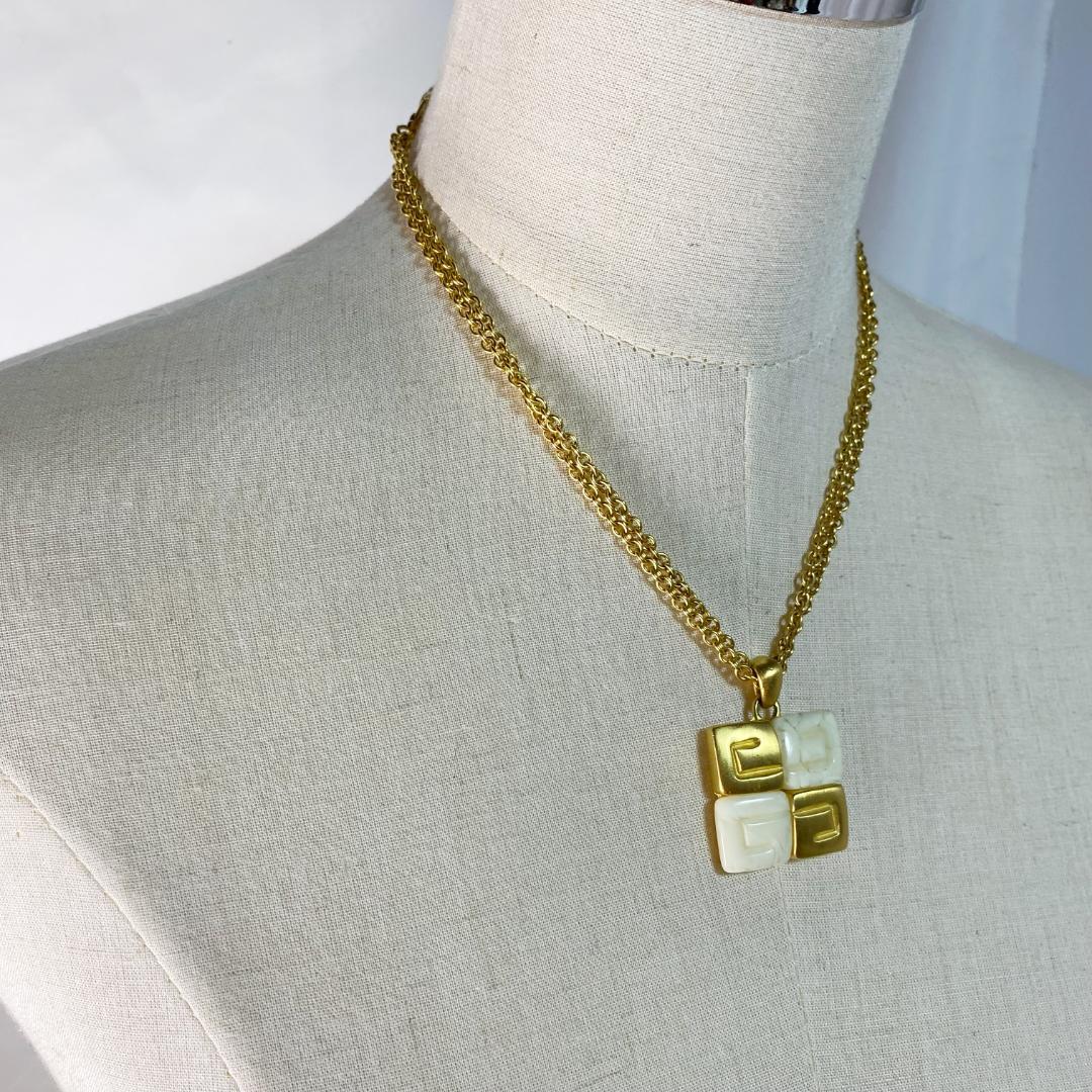 【GIVENCHY】美品 ゴールド ホワイト スクエアペンダント ネックレス