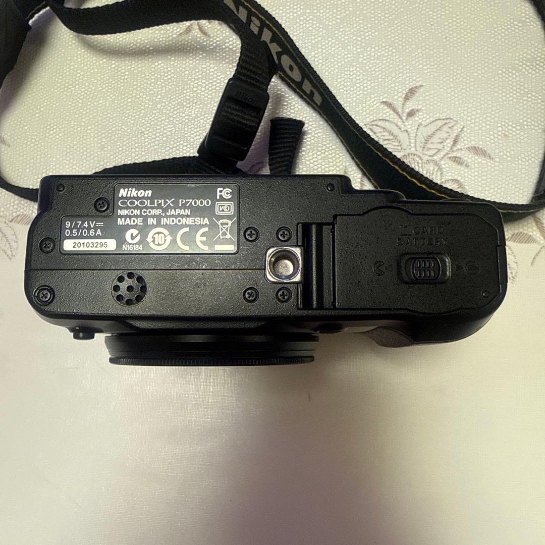 Nikon Coolpix P7000 充電器付き