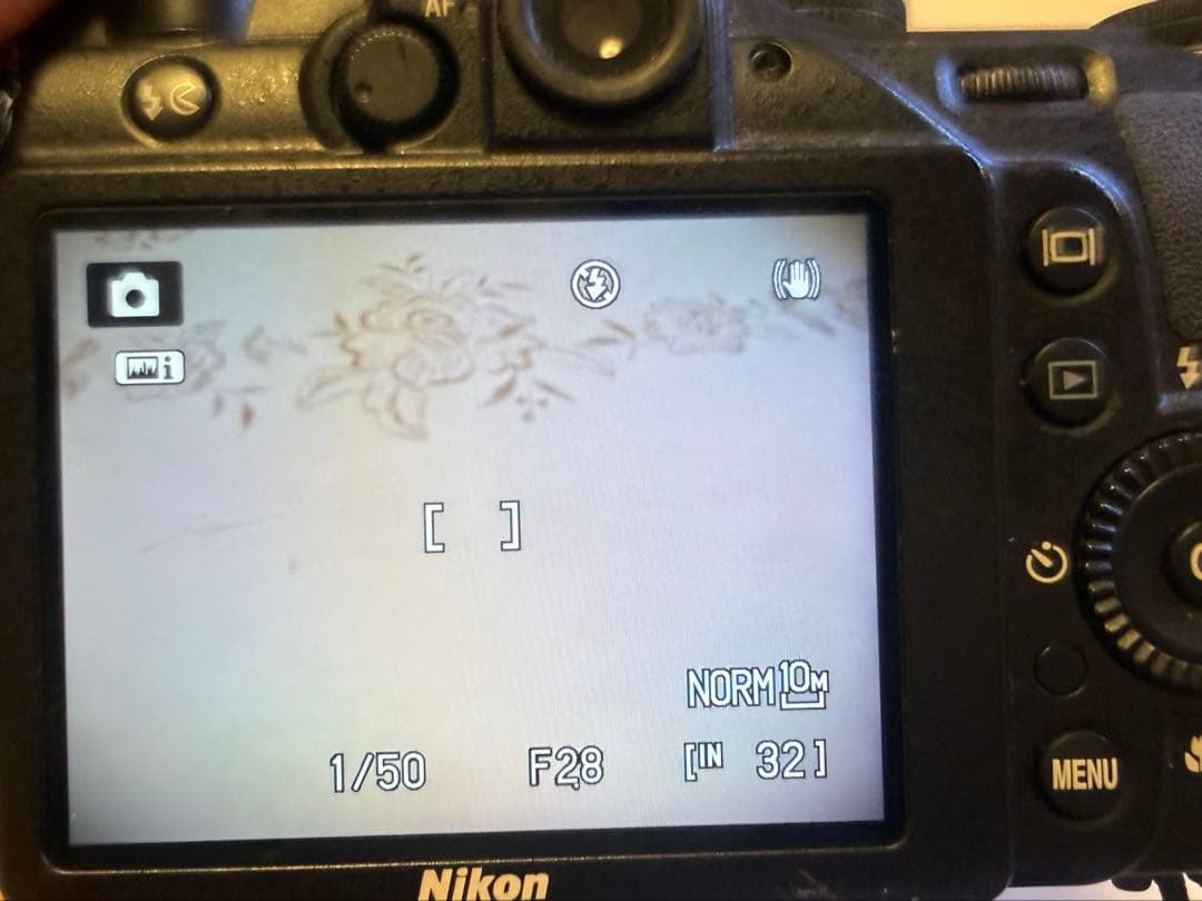 Nikon Coolpix P7000 充電器付き