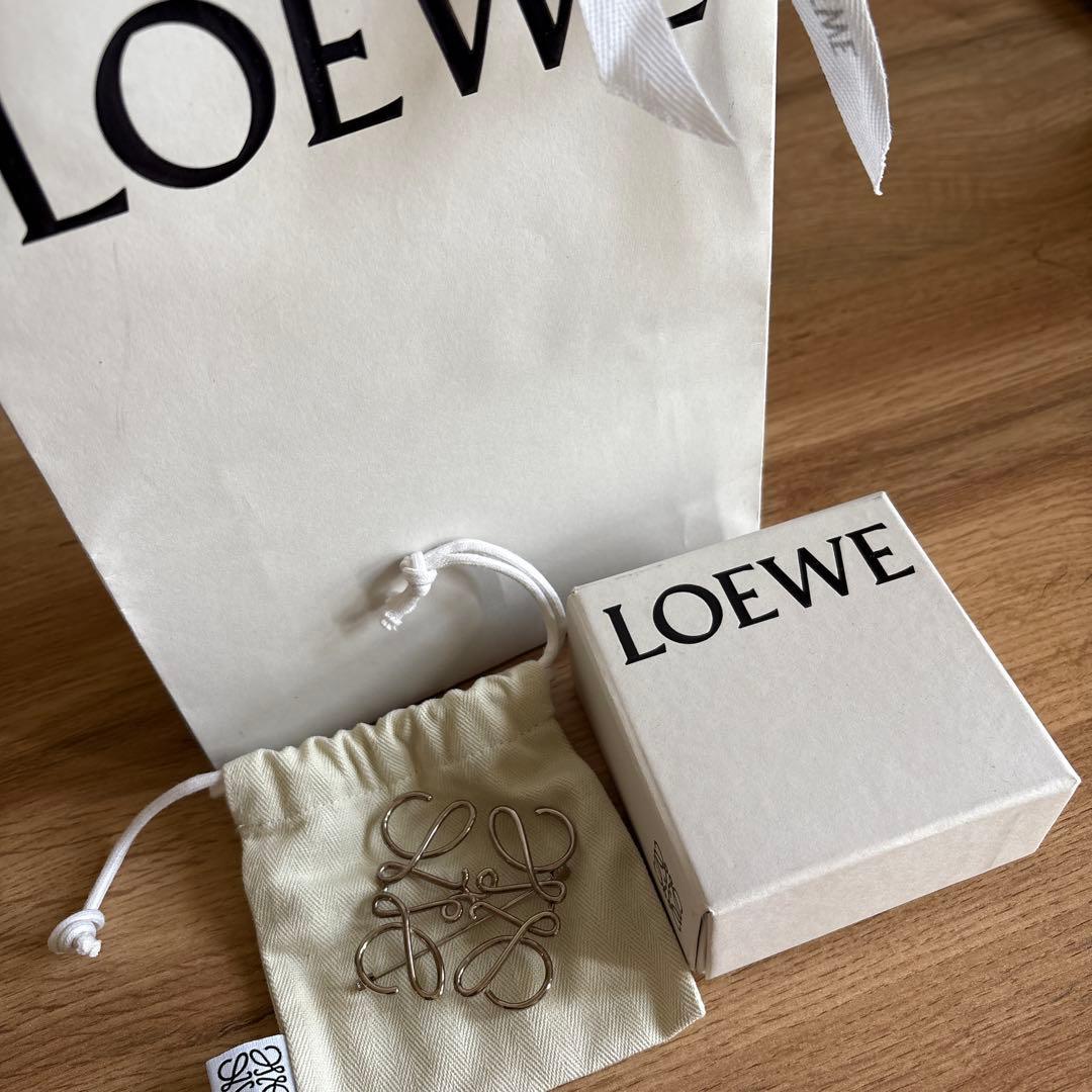 美品　LOEWE ロエベ　アナグラムブローチ　シルバー