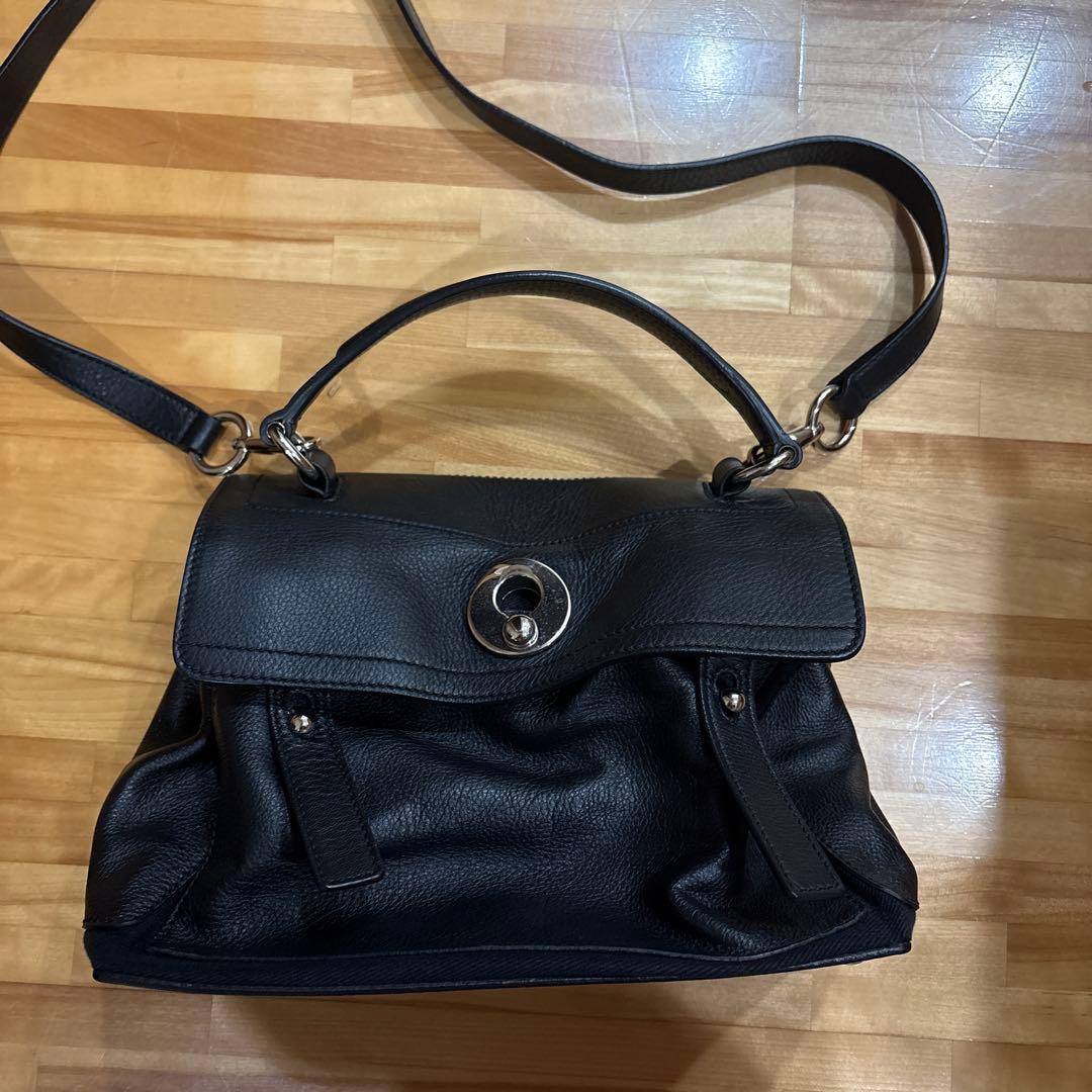 黒いレザー ハンドバッグ フラップ式