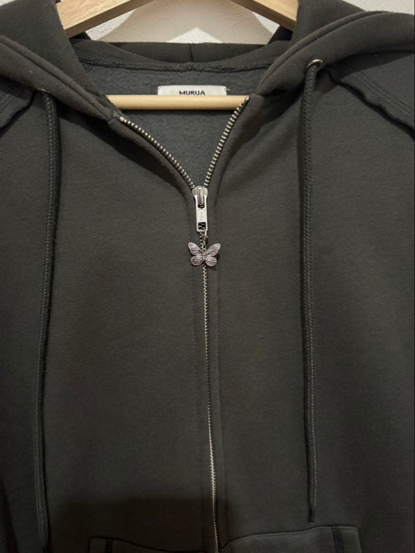 Sarah×MURUAユニセックススウェットフーディー　パーカー