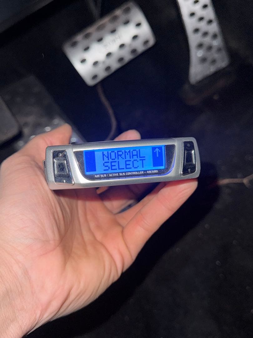 680エアサスコントローラー ハーネス付け