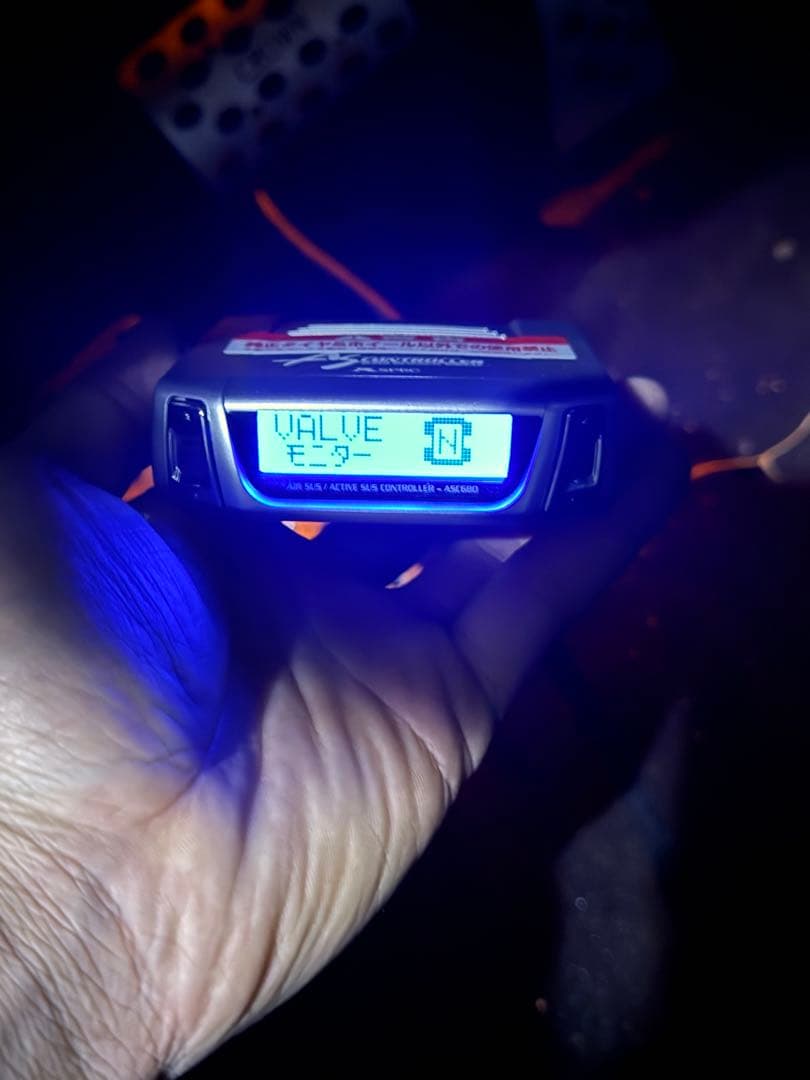 680エアサスコントローラー ハーネス付け