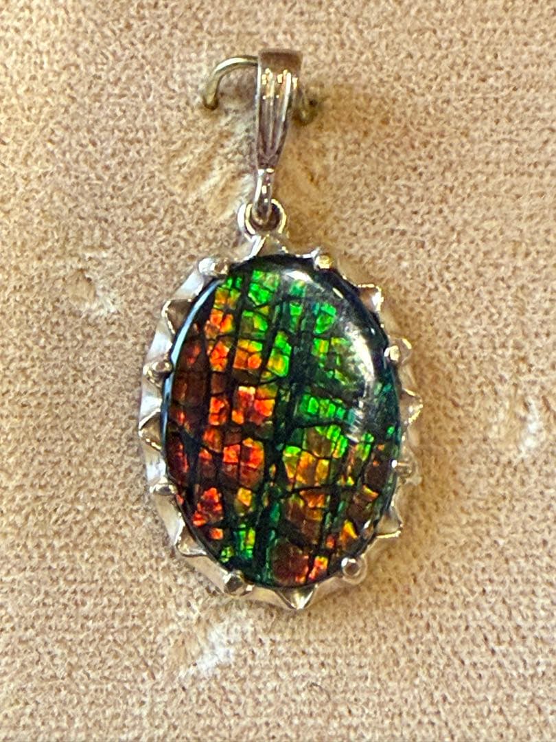 コーライト社製　アンモライト　チャーム　フレーム部分10k