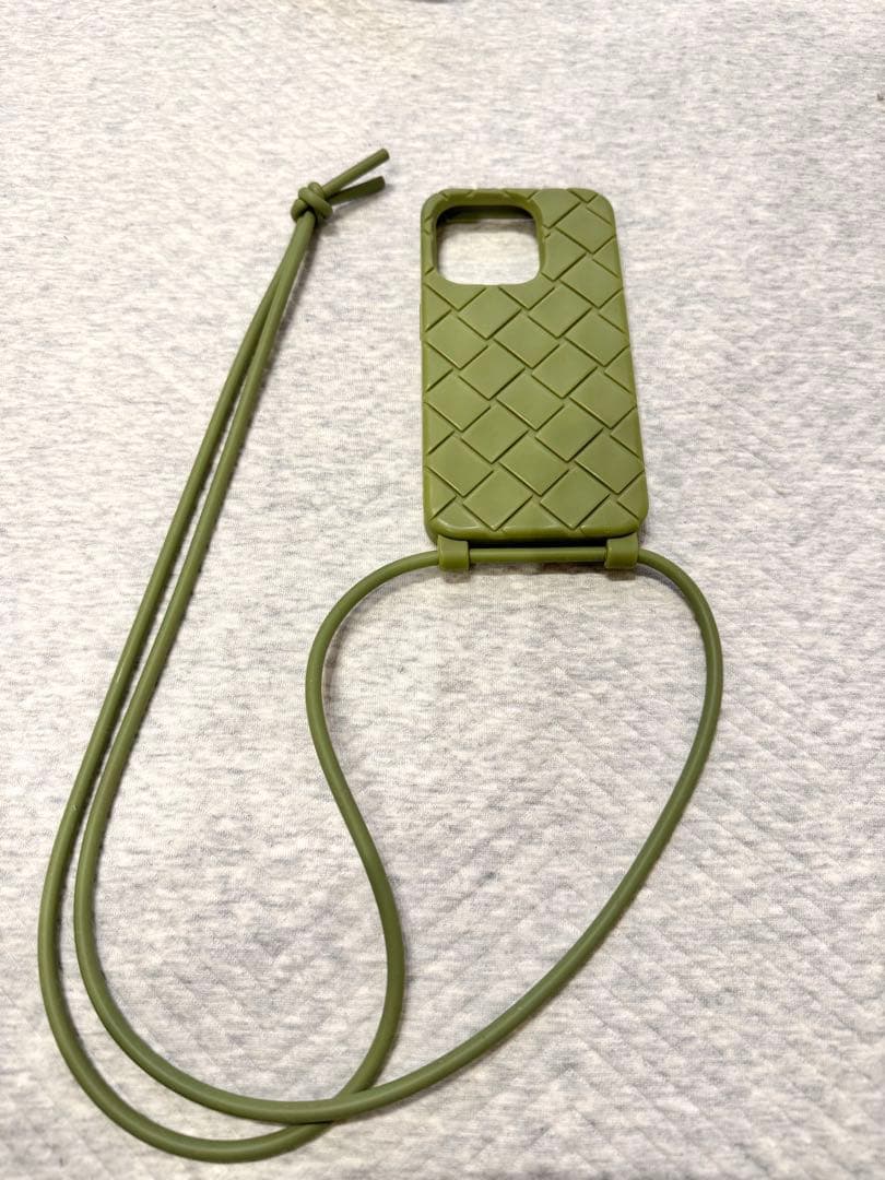 【ボッテガ・ヴェネタ】 スマホケース（iPhone 15 Pro専用）