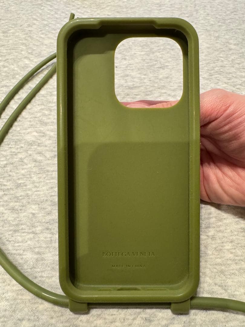 【ボッテガ・ヴェネタ】 スマホケース（iPhone 15 Pro専用）