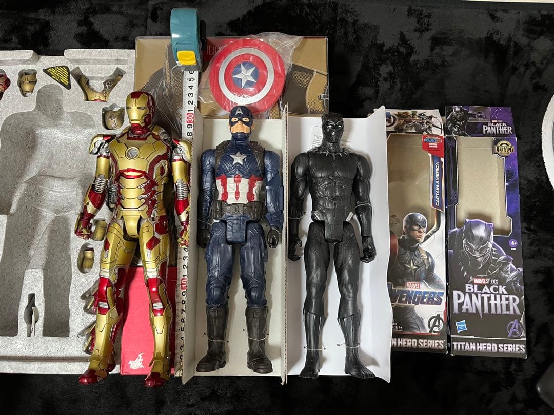 ホットトイズ　アイアンマン　マーク42 キャプテンアメリカ　ブラックパンサー