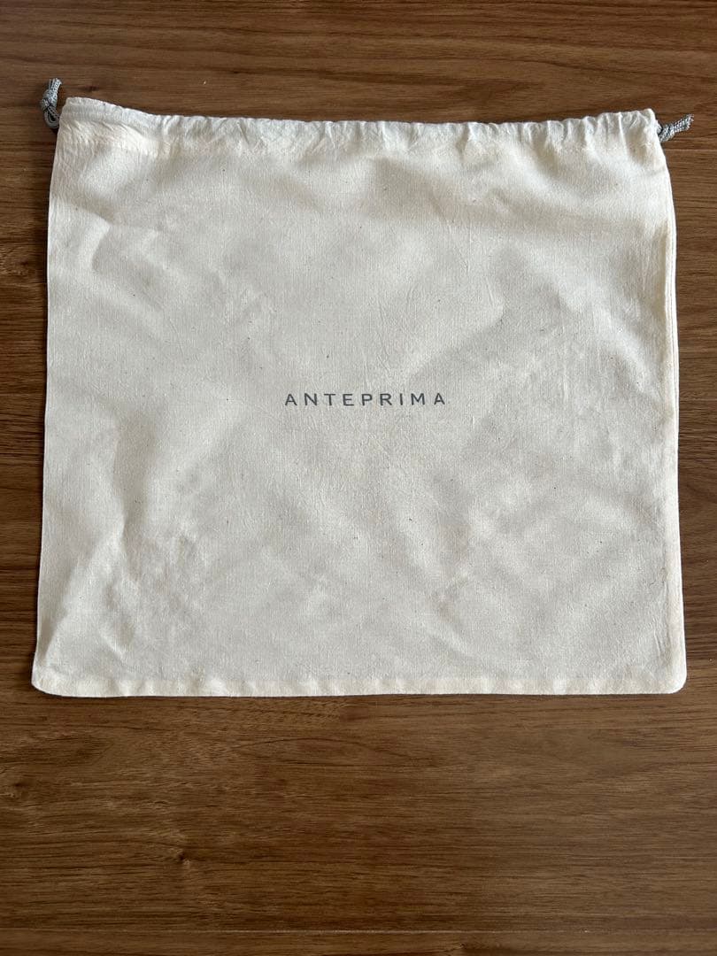 アンテプリマワイヤーバッグシルバー　ラウンド　チャーム付き