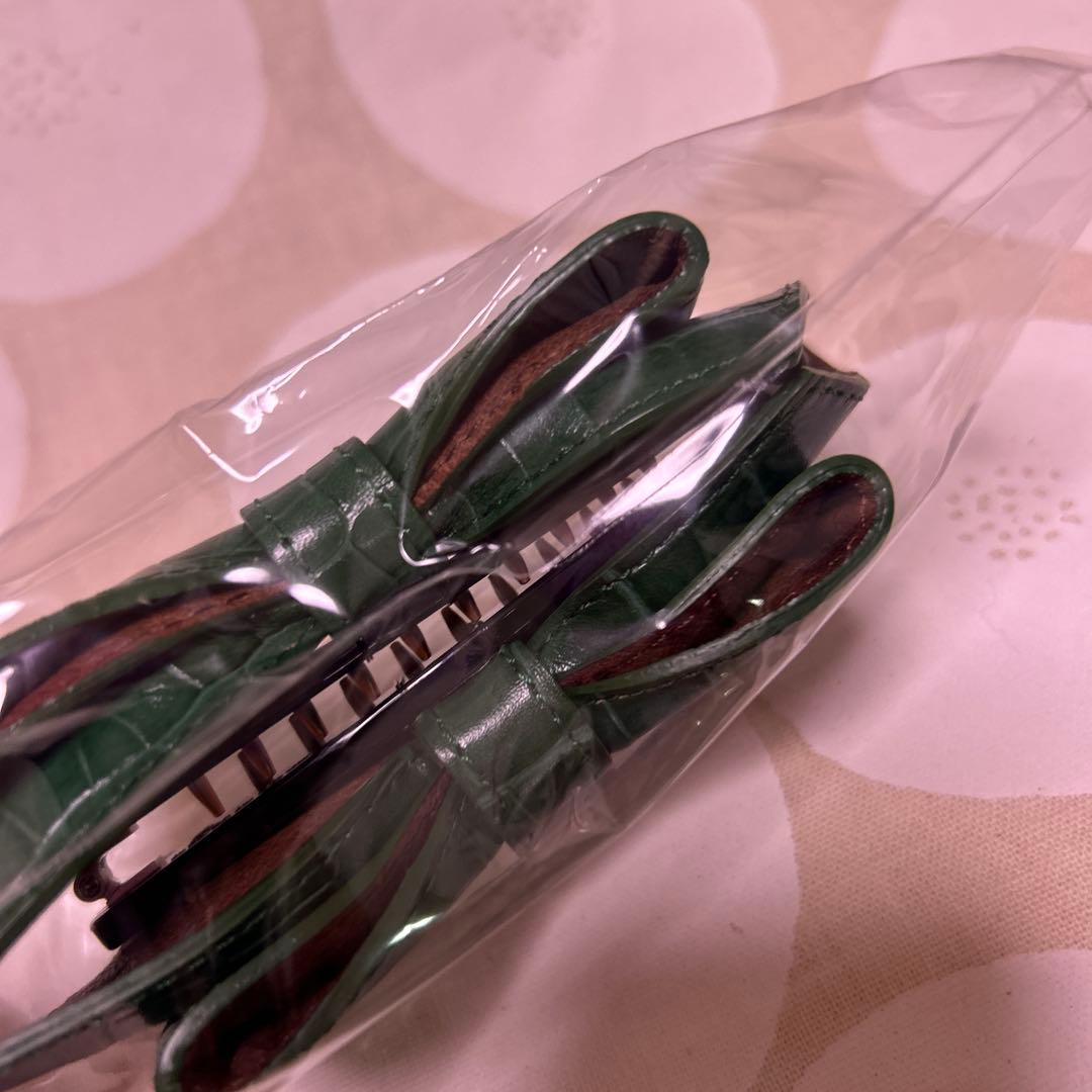 コンプレックスビズ　ライブリーレザーバナナクリップ　グリーン