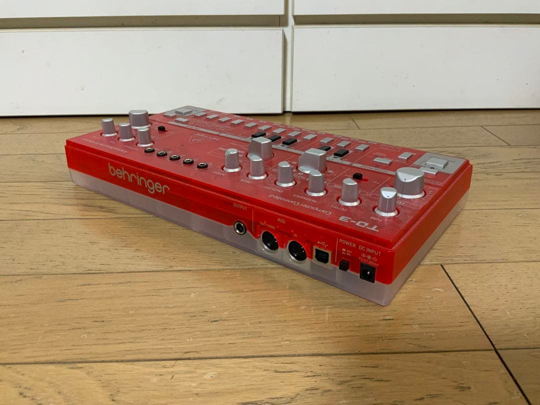 鍵盤楽器 Behringer TD-3-SB