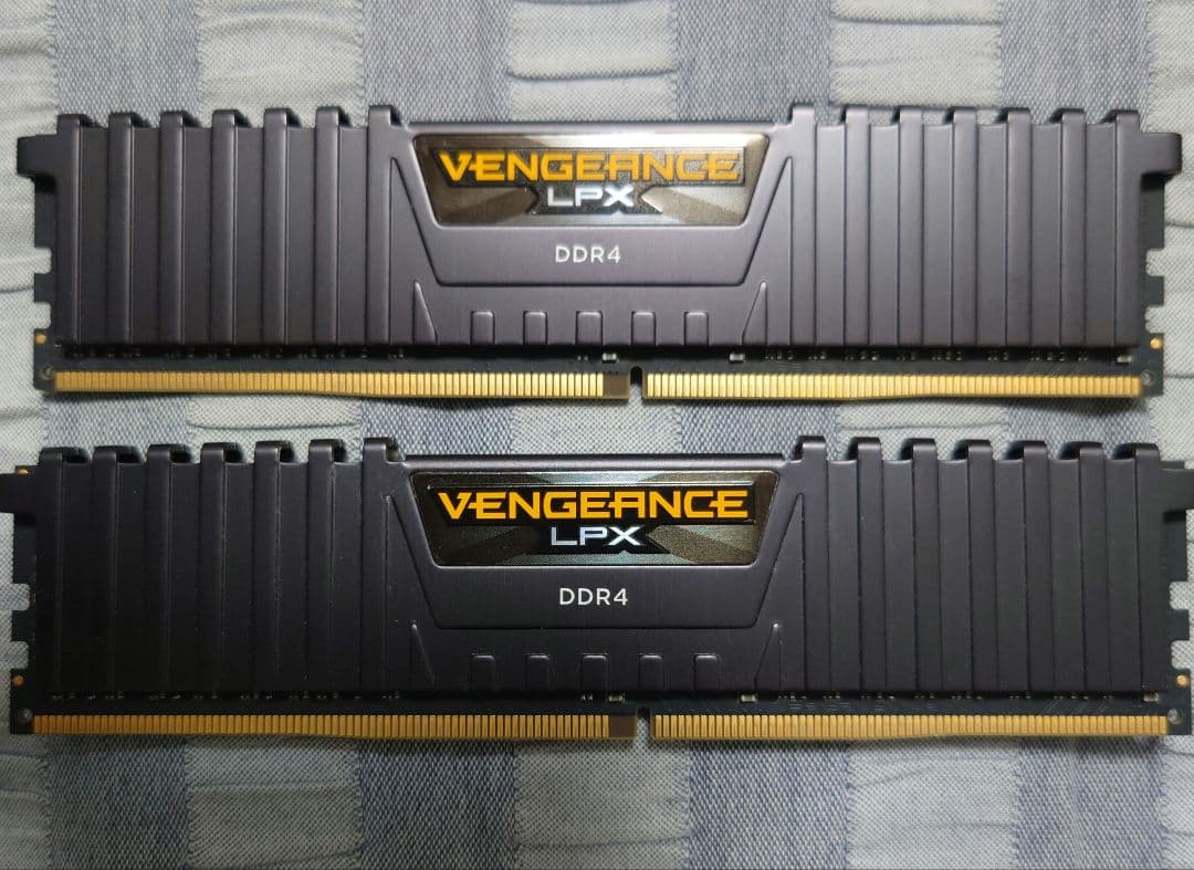 メモリー Corsair Vengeance LPX DDR4 16GB*2