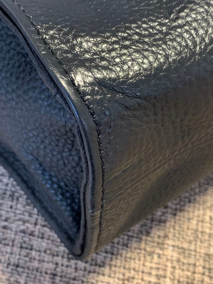 ear ブラック ショルダーバッグ