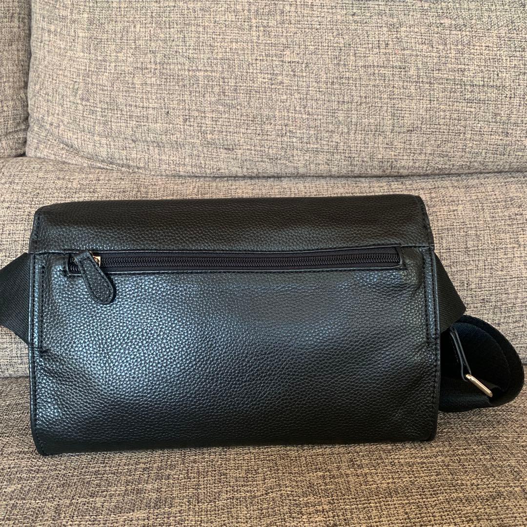 ear ブラック ショルダーバッグ