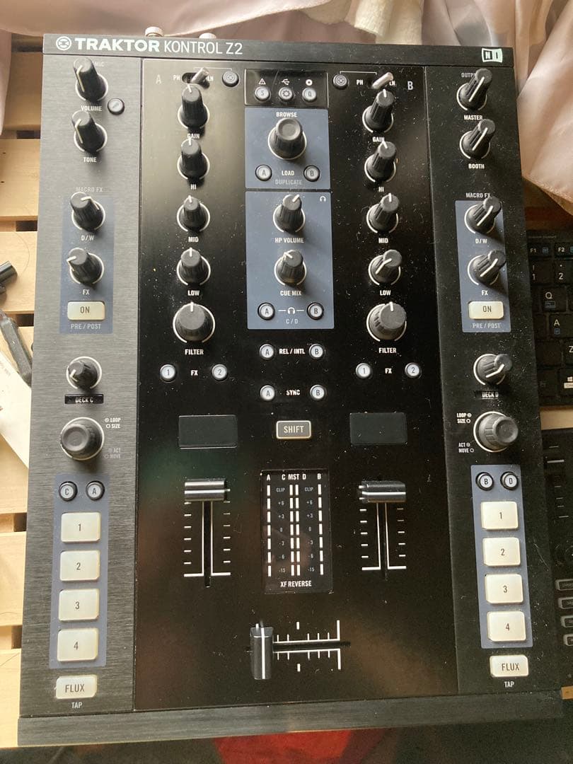 TRAKTOR KONTROL Z2 DJミキサー