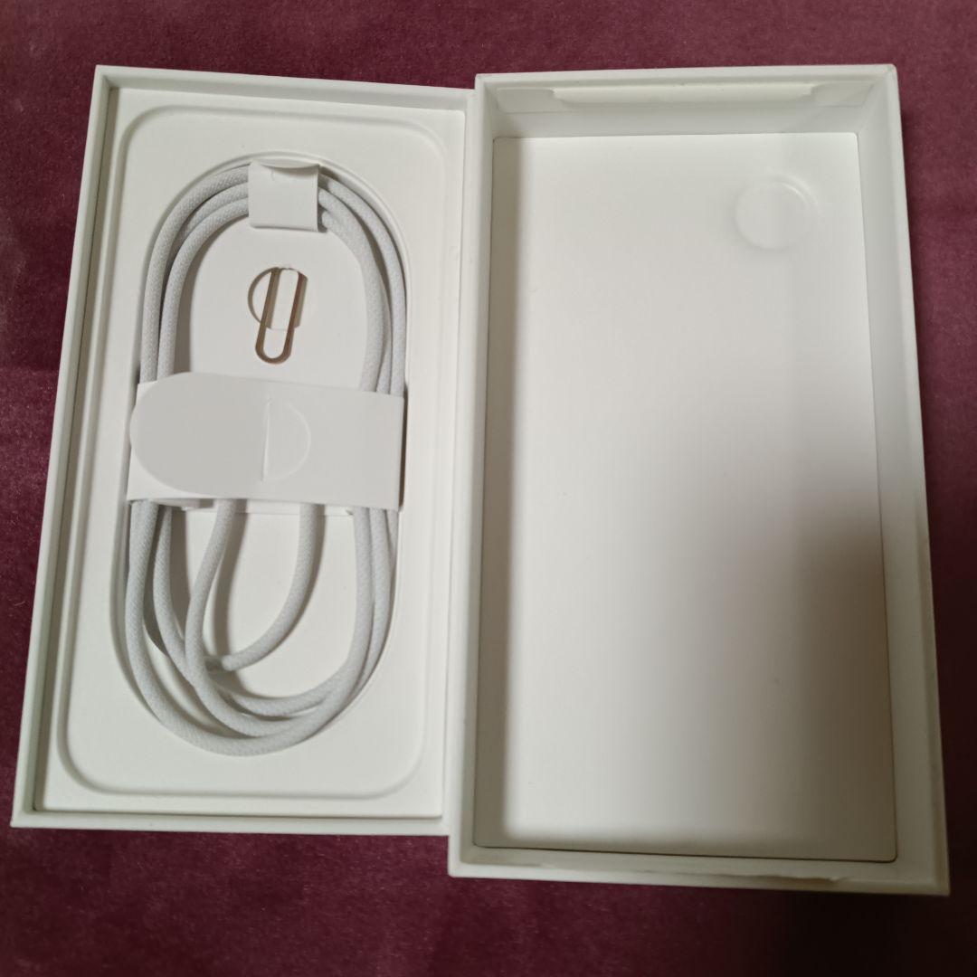 【美品】SIMフリーiPhone16e 128GBホワイト