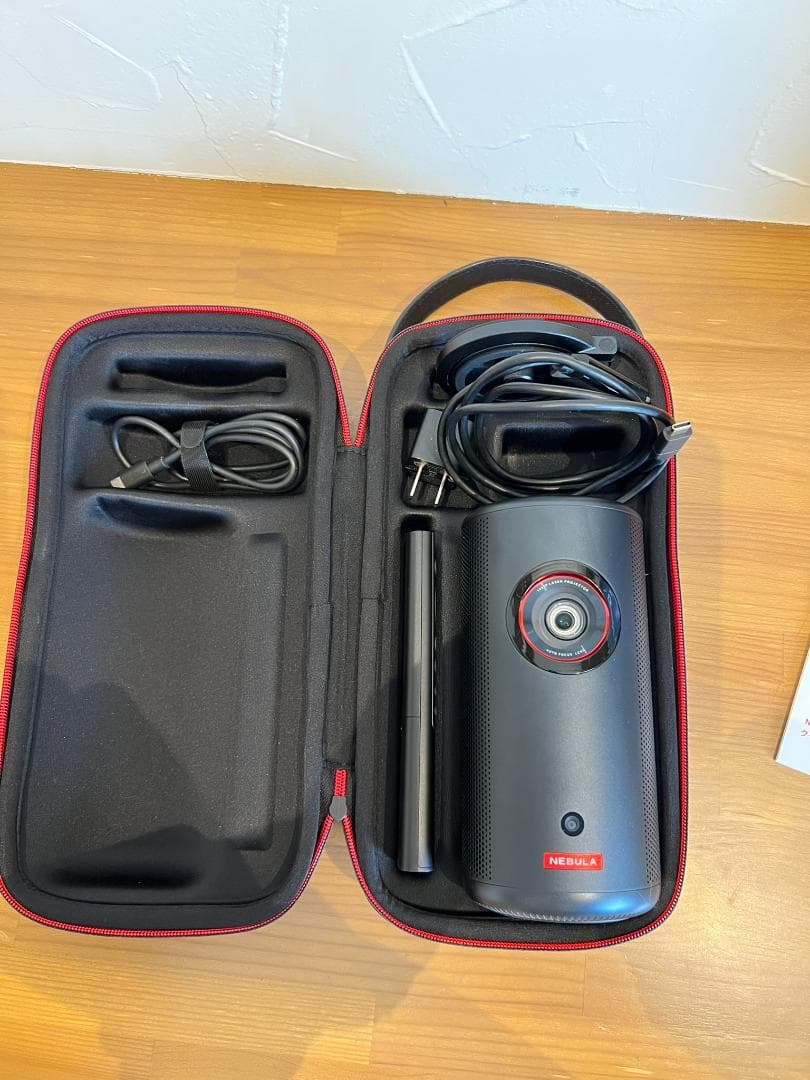 Nebula Capsule 3 Laser 本体（スタンド＋専用ケース）