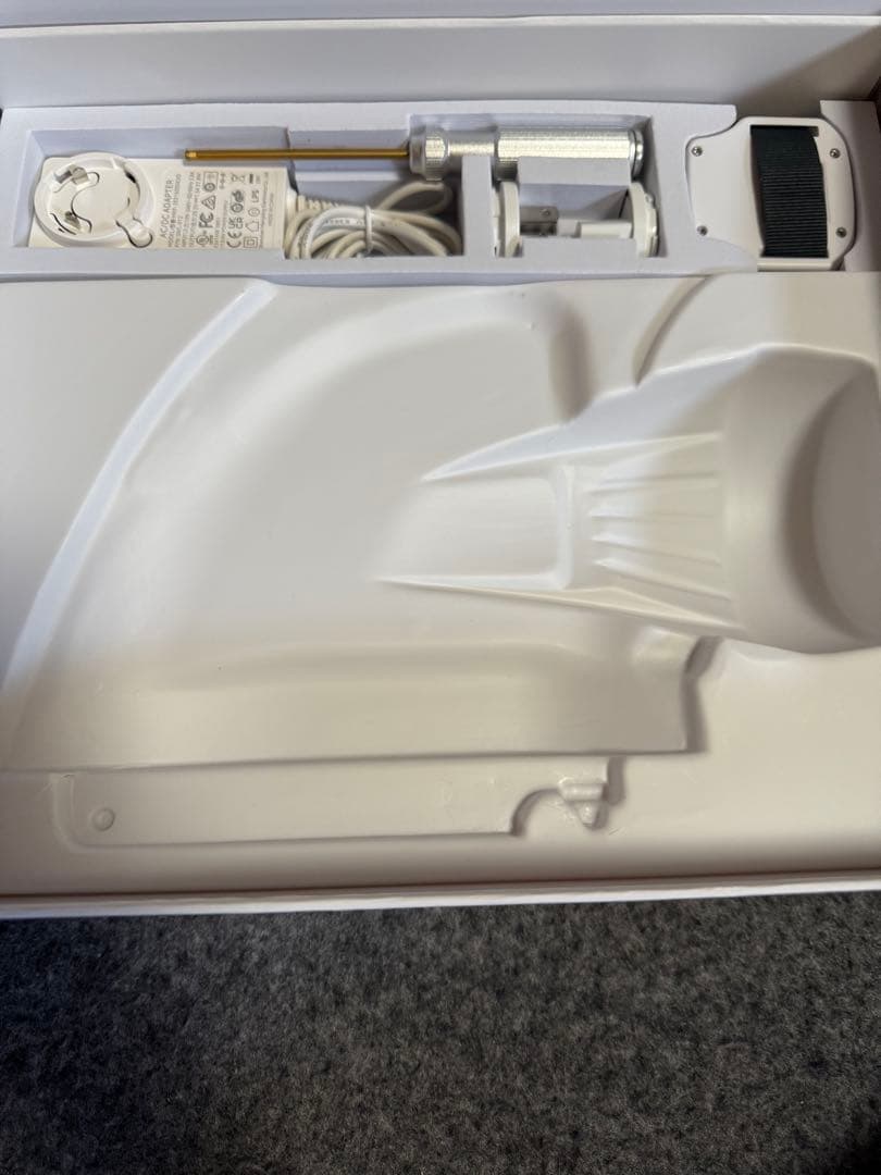 Boost サーフボードフィン ホワイト 充電ケーブル付きFCSアダプター付き