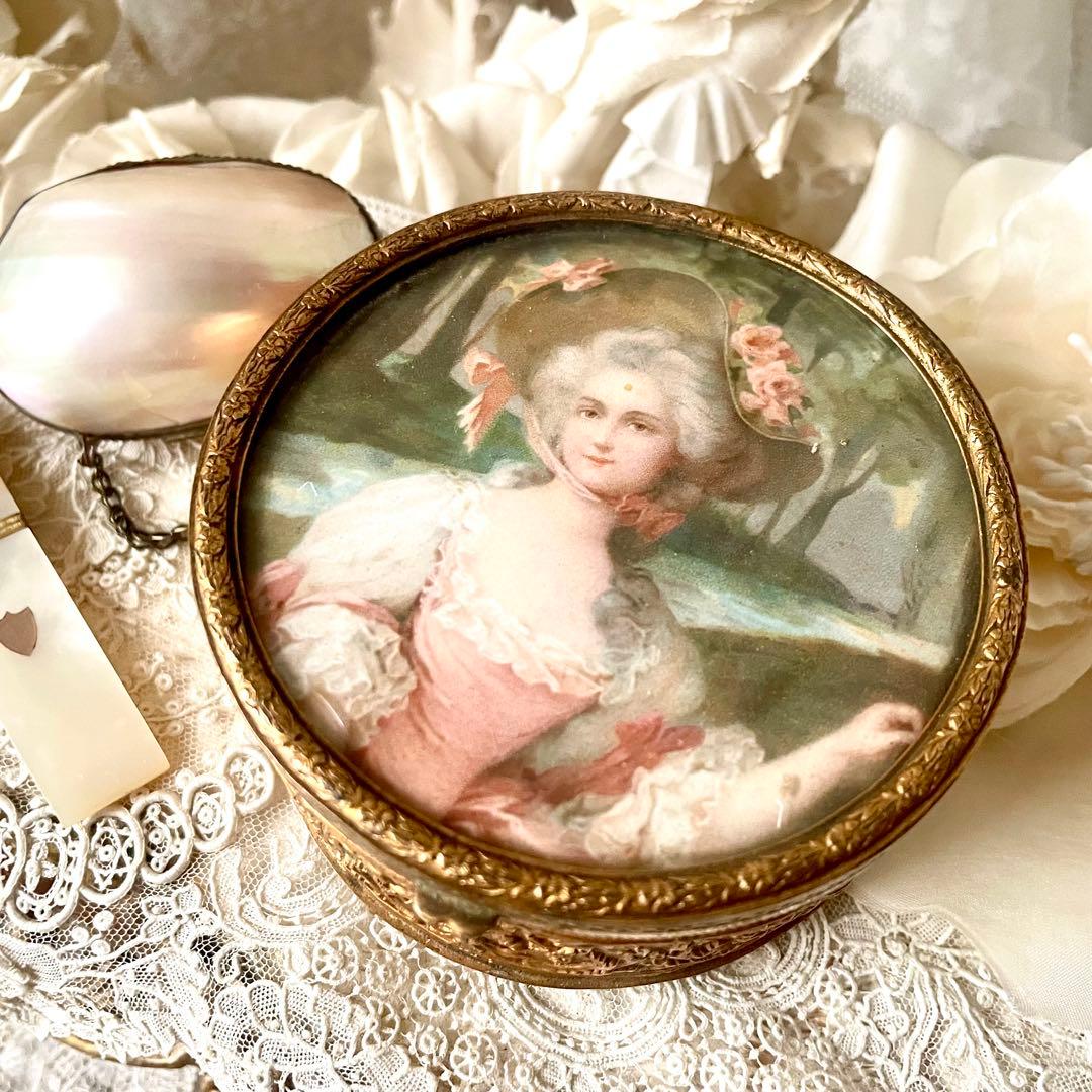 マドモアゼルの絵入りラウンド型ジュエリーボックス　フランスアンティーク