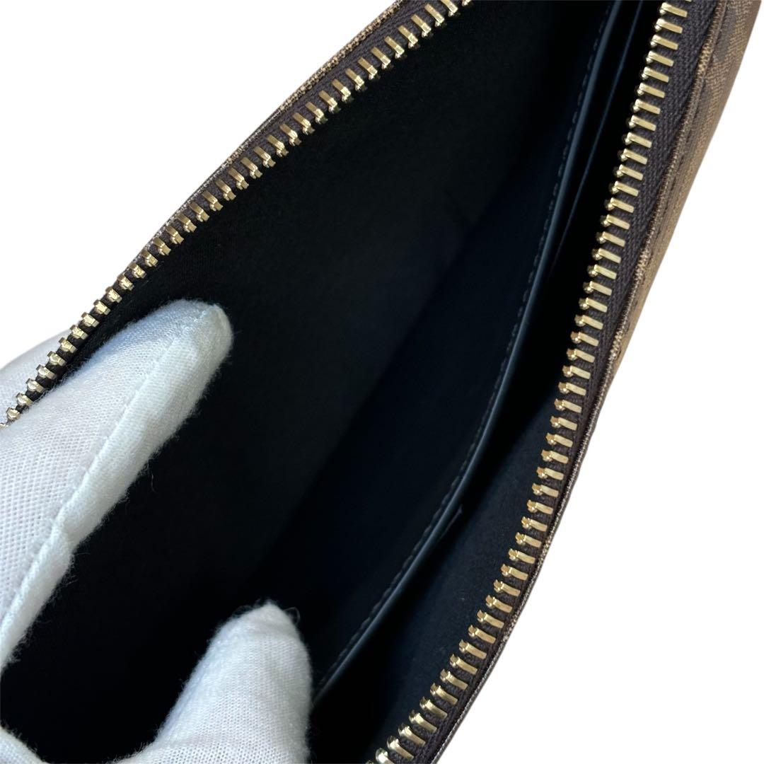 未使用級　FENDI FFフラット スリム　クラッチバッグ　ズッカ　ウォレット