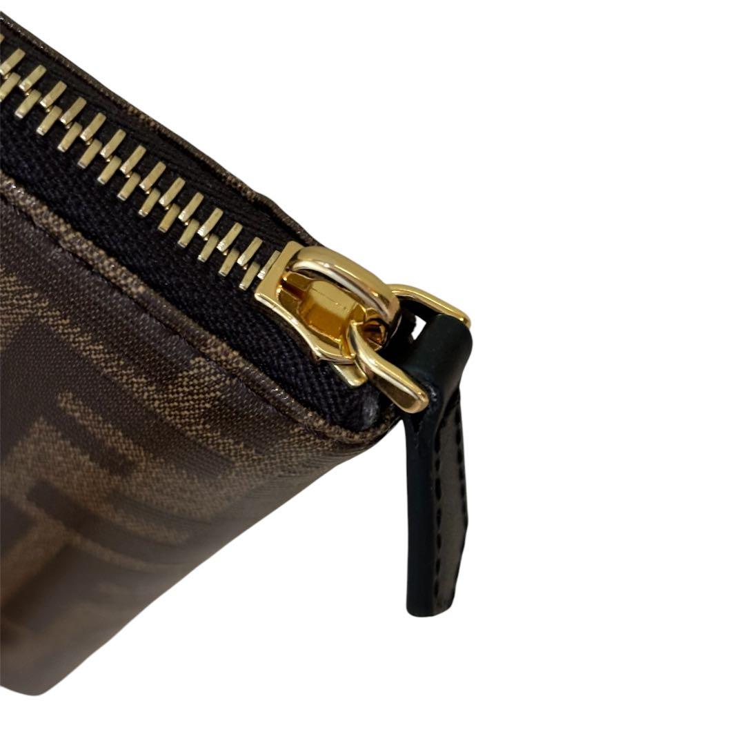 未使用級　FENDI FFフラット スリム　クラッチバッグ　ズッカ　ウォレット