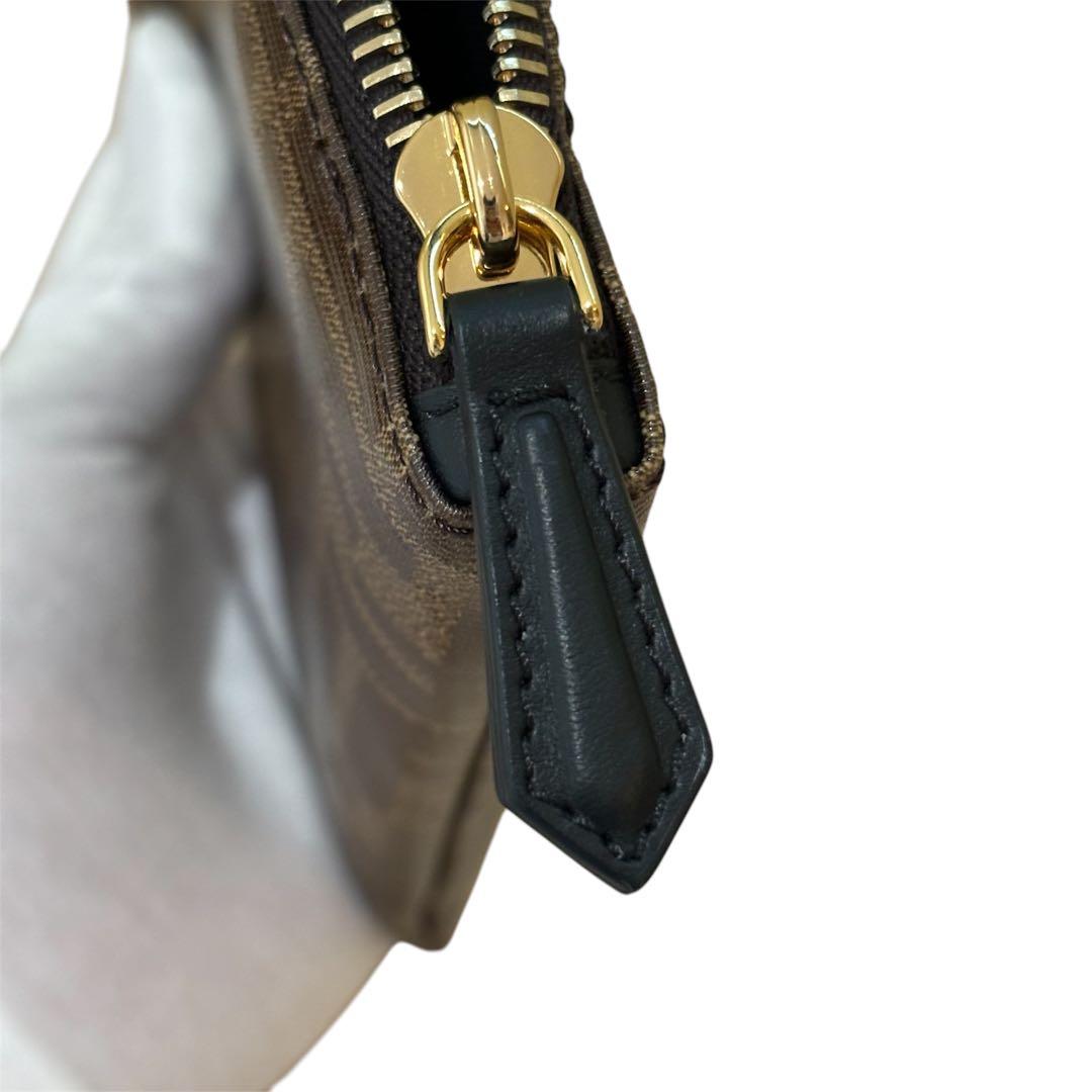 未使用級　FENDI FFフラット スリム　クラッチバッグ　ズッカ　ウォレット