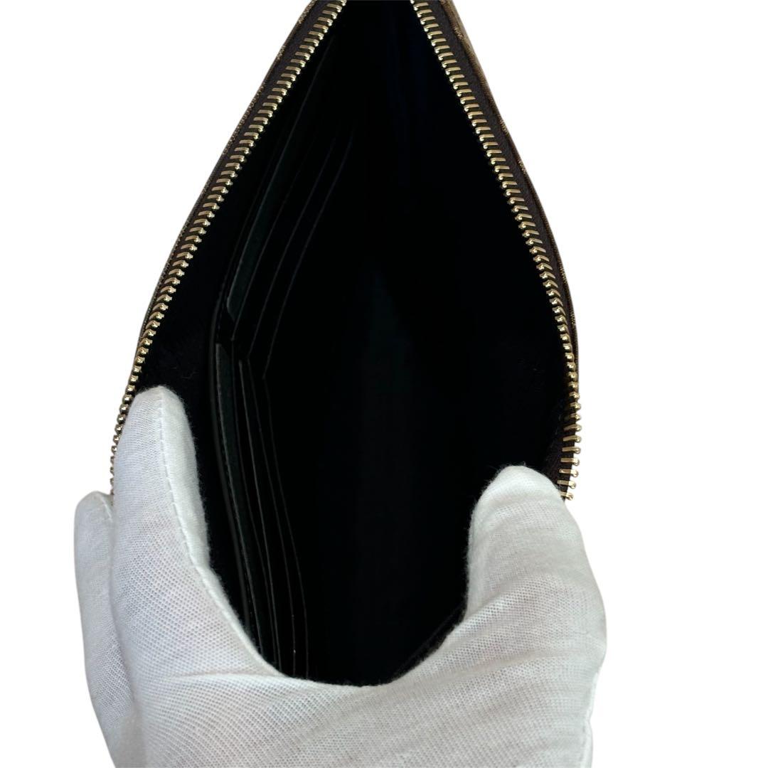 未使用級　FENDI FFフラット スリム　クラッチバッグ　ズッカ　ウォレット