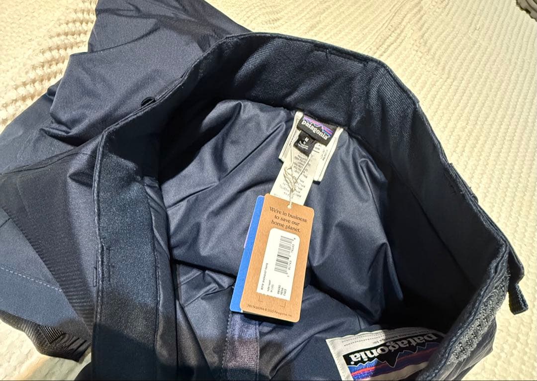 （未使用）パタゴニア【ボーイズM】スノーショットパンツ　ネイビー