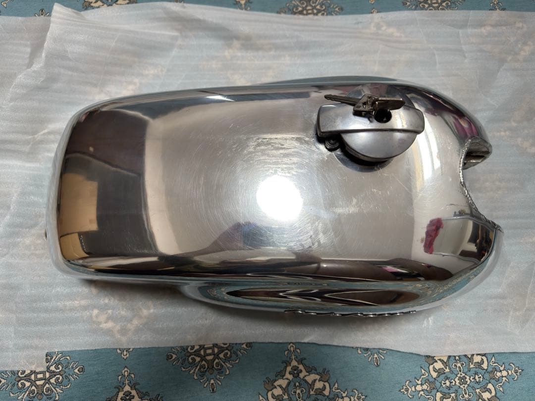 SR400（キャブ車）デイトナ　アルミノートンタンク