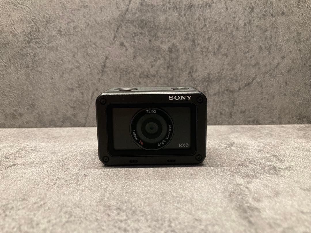 超小型高画質／防水耐衝撃／スマホ転送可／本体給電可　SONY RX0