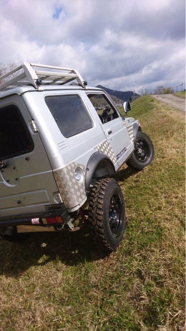 ジムニーJA11JB23JA22等 汎用オーバーフェンダー　側面ビス留め