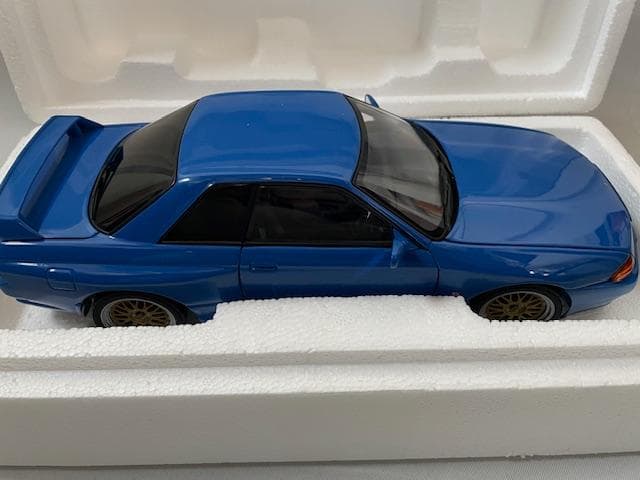ミニカー AUTOart 1/18 SKYLINE GT-R (R32) V-SpecII