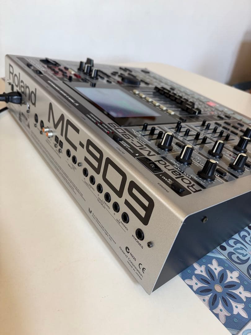 Roland MC-909 完動品 メモリ最大 SM付