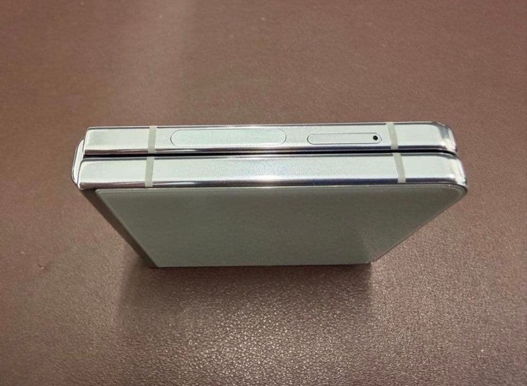 【本日限定値下げ】Galaxy Z Flip5 256GB 国内版 SIMフリー